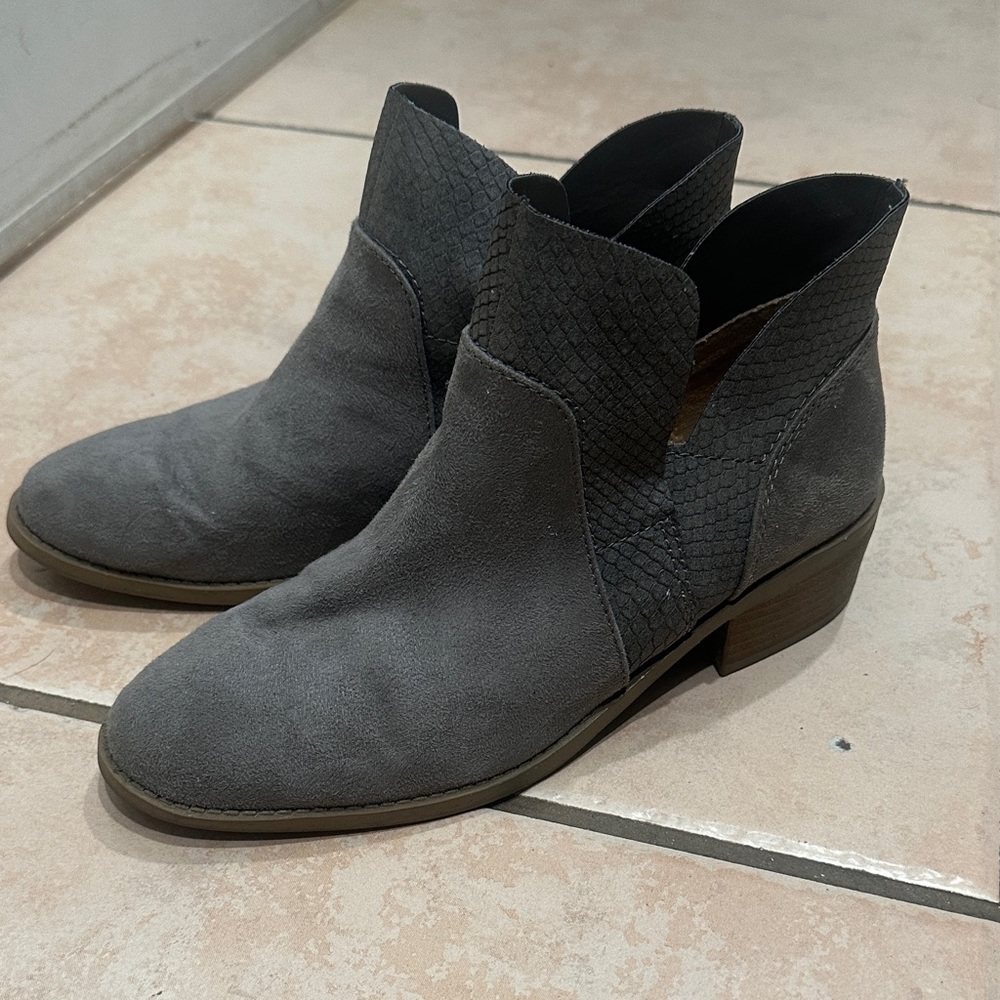 American Eagle Outfitters Charcoal Ankle Booties